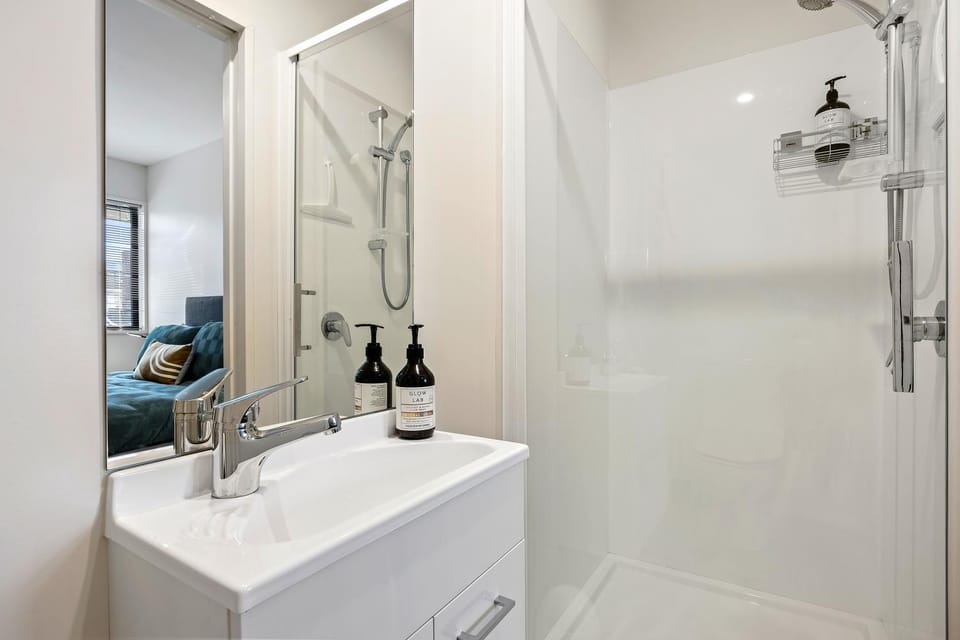 Shower, Bathroom, towels