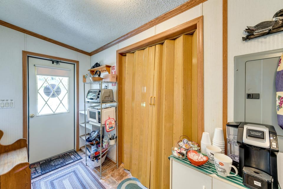 Mtn-View Balsam Grove Getaway w/ Fire Pit! Apartment in Gloucester
