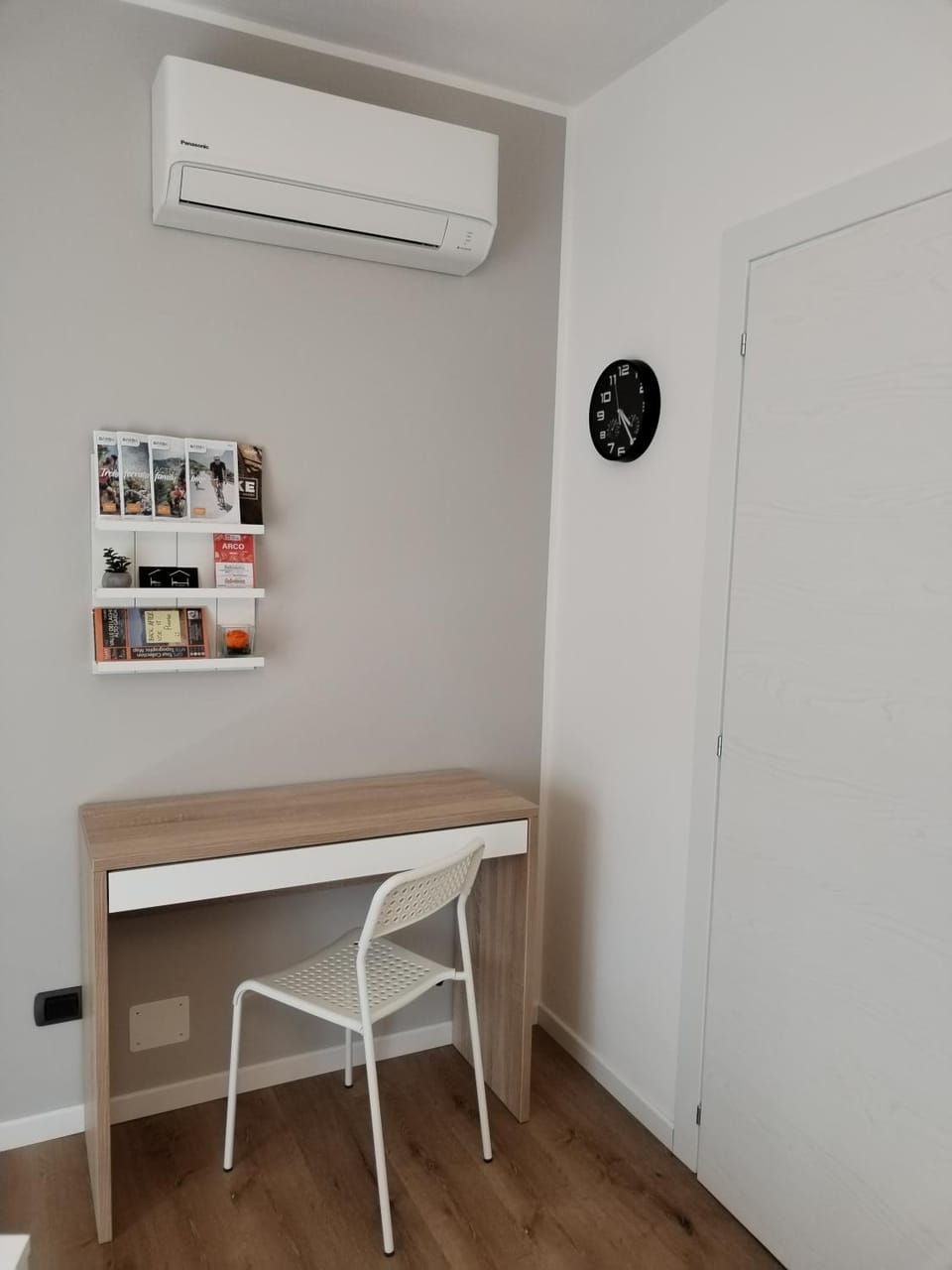 Seating area, air conditioner