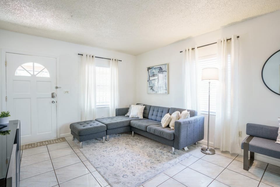 Modern 2 Bedroom in the Heart of Wynwood Art District Apartment in Miami