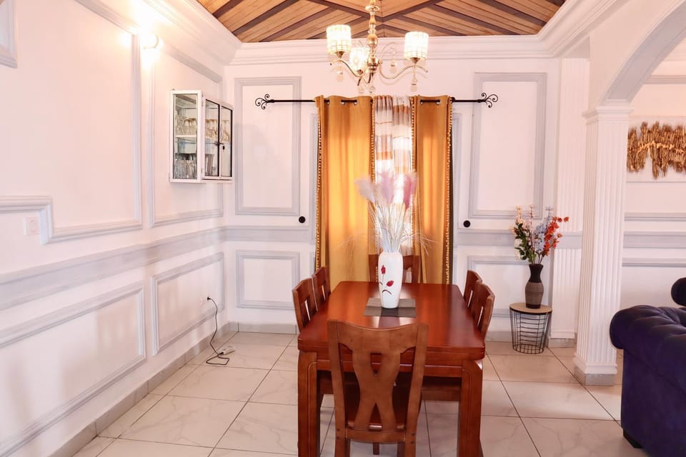 Seating area, Dining area