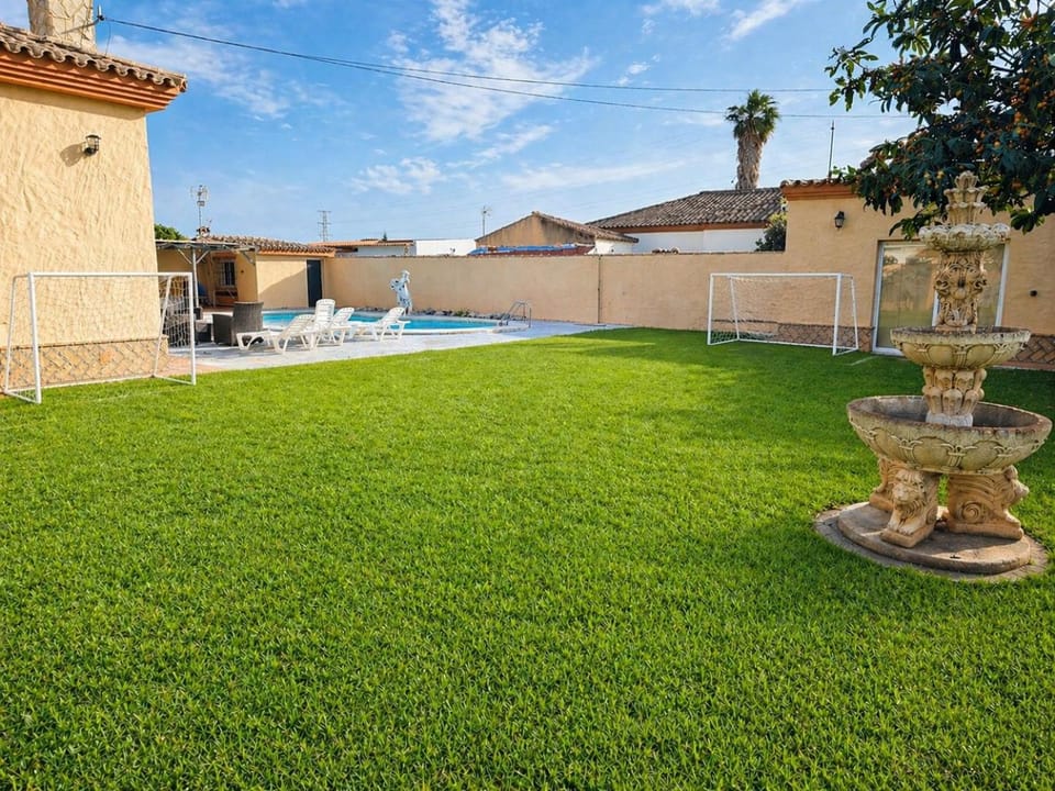 LOS ALMENDROS Chalet in Chiclana de la Frontera