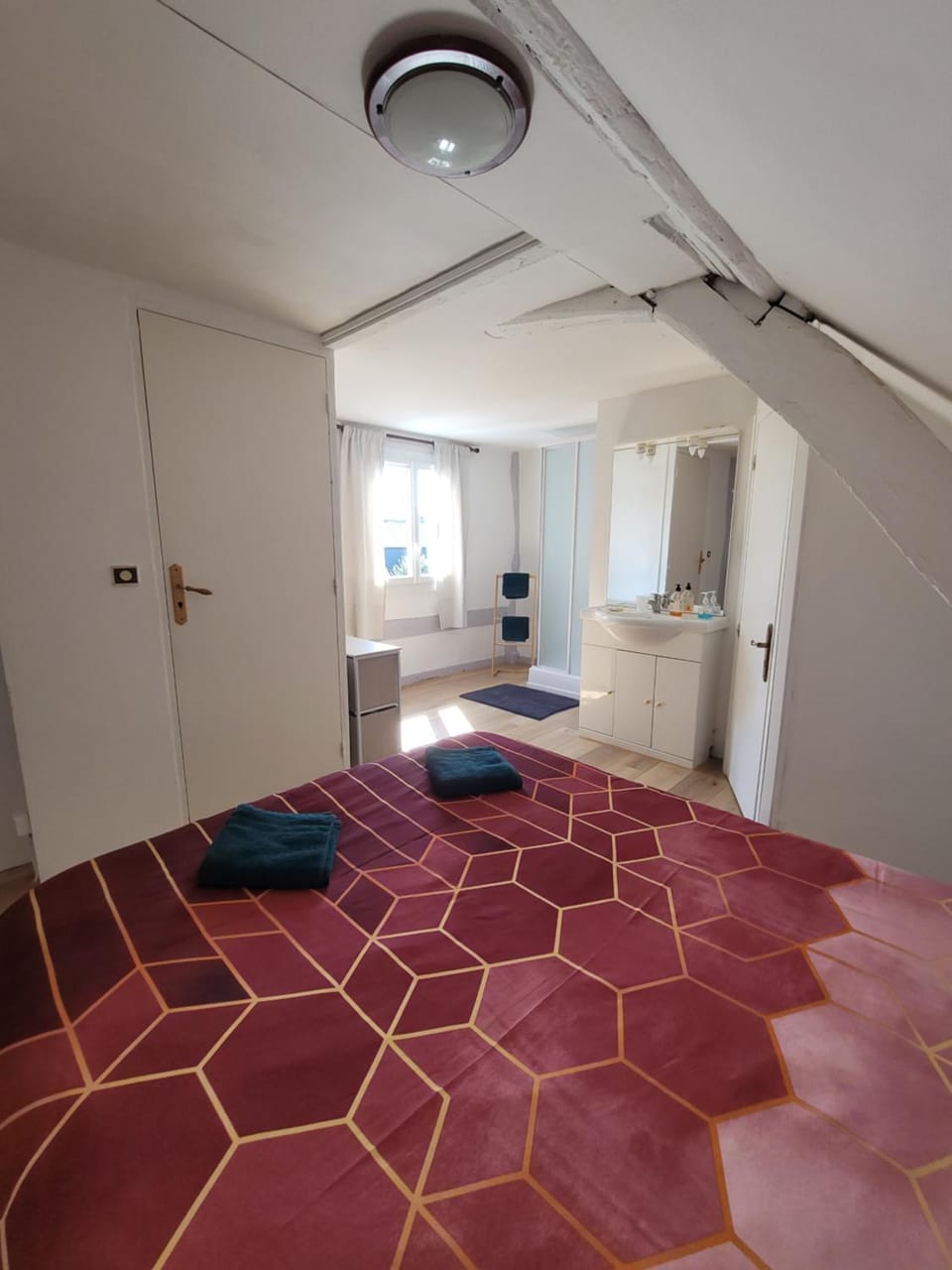 Photo of the whole room, Bedroom