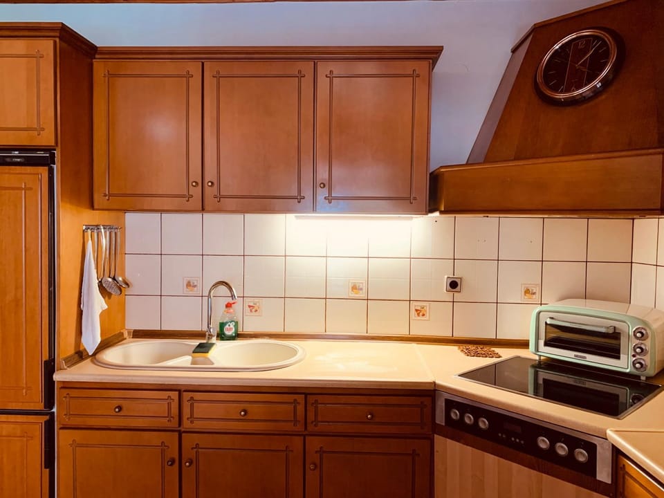 Kitchen or kitchenette, kitchen