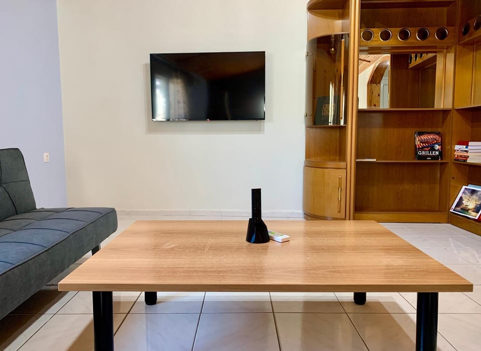 Communal lounge/ TV room, TV and multimedia, Living room, Entertainment