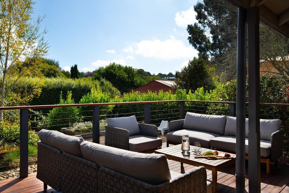 Natural landscape, View (from property/room), Balcony/Terrace, Seating area, Garden view