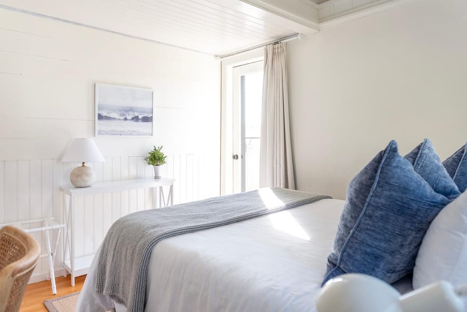 Stay at Niles Beach House in Gloucester