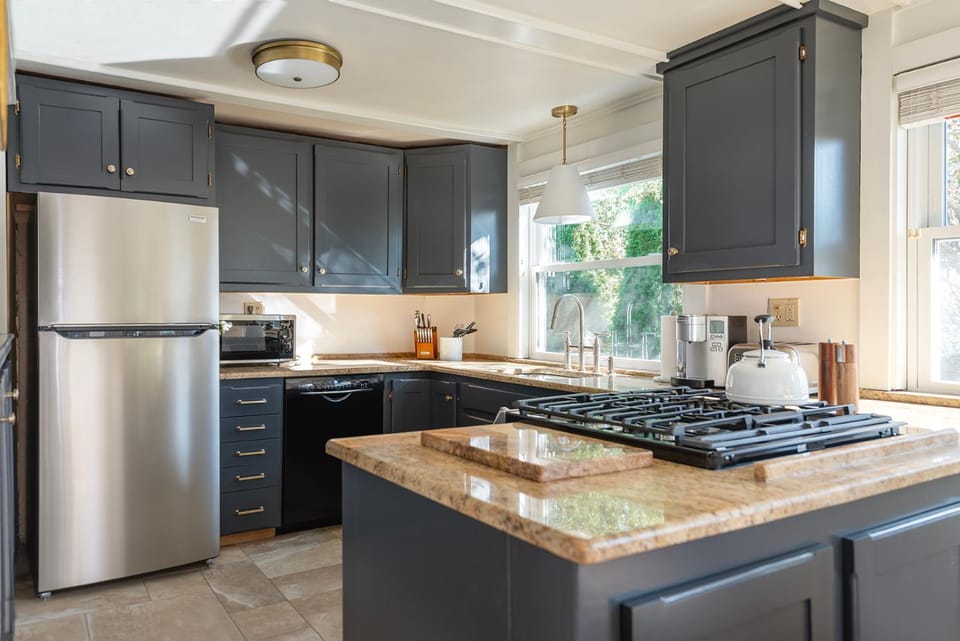 Stay at Niles Beach House in Gloucester