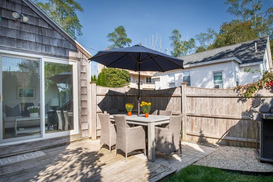 Stay at Niles Beach House in Gloucester