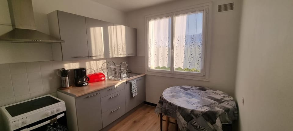 Coffee/tea facilities, Kitchen or kitchenette, minibar, pet friendly, stove, toaster