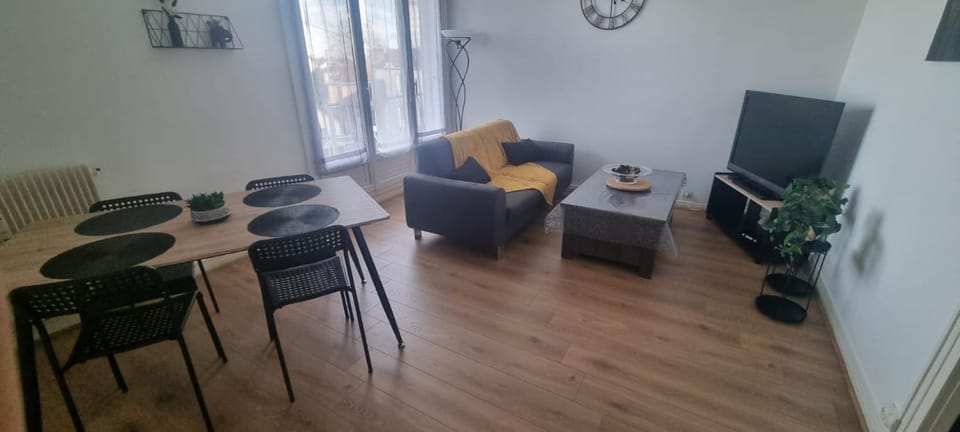 TV and multimedia, Living room, Dining area
