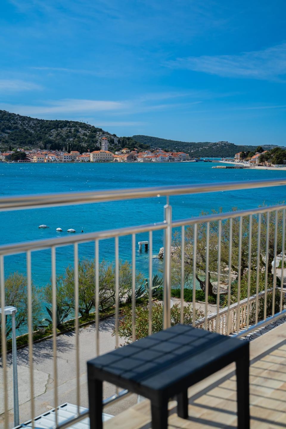 Nearby landmark, Natural landscape, Balcony/Terrace, City view, City view, Sea view