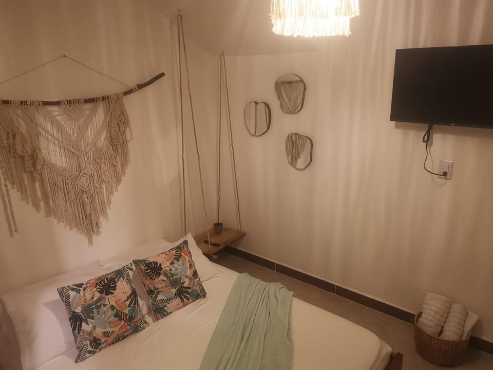 Bed, TV and multimedia, Bedroom
