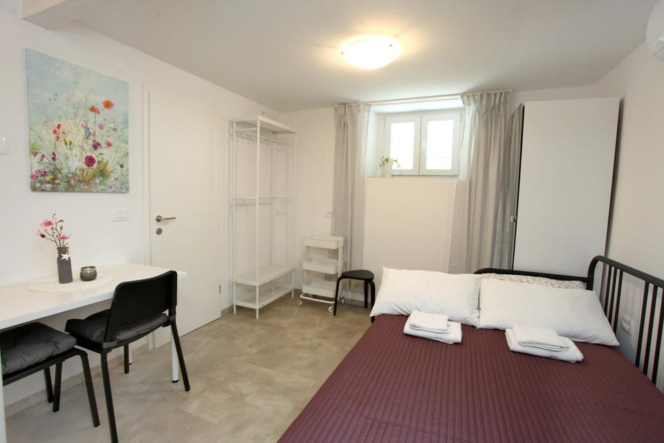 Bed, Seating area, Bedroom