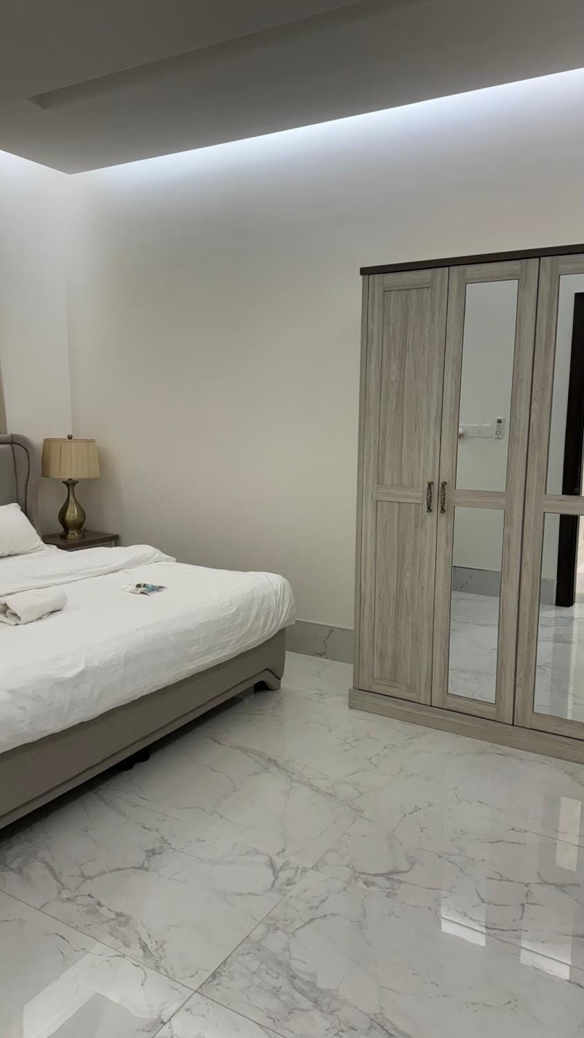 فيلا مكونة من 3 غرف نوم و مجلس و صالة و مطبخ وغرفة عاملة و مسبح تفتح الغرف حسب عدد النزلاء Villa in Riyadh