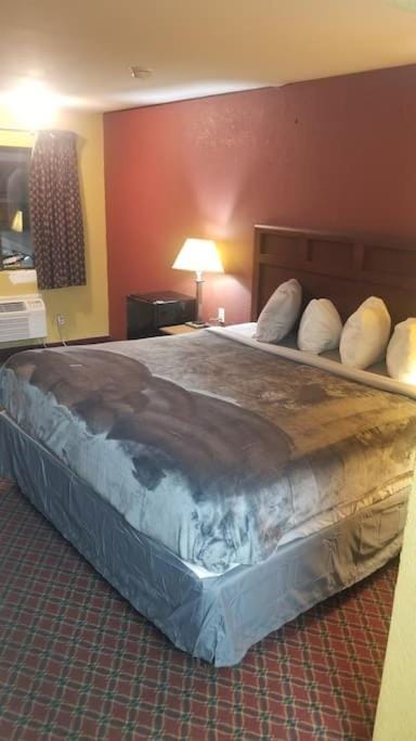 Hotel King Bed Hotel Room 116 Wi-Fi Booking Apartment in Stillwater