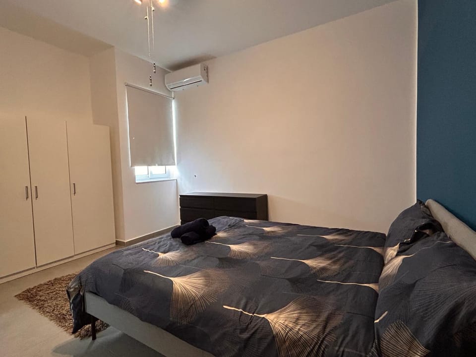 Qawra penthouse 4person AC+wifi Apartment in Saint Paul's Bay