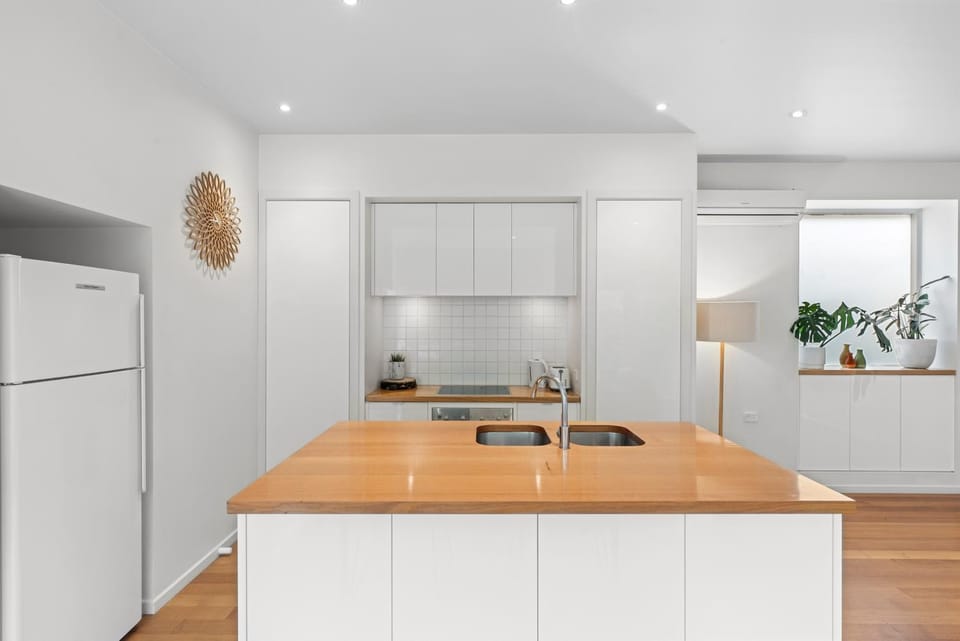 Kitchen or kitchenette, pet friendly, stove