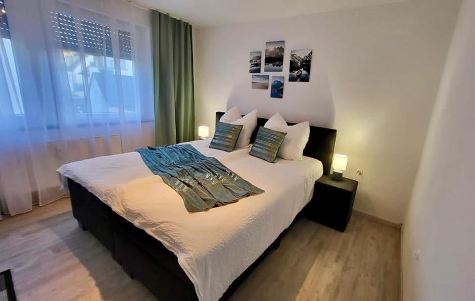 4Rooms Central-Modern near MTU with Balcony, The Beach by Lakescape FeWos Apartment in Friedrichshafen