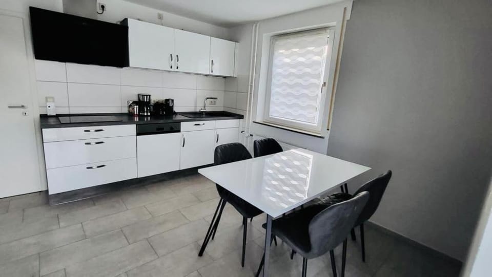 4Rooms Central-Modern near MTU with Balcony, The Beach by Lakescape FeWos Apartment in Friedrichshafen