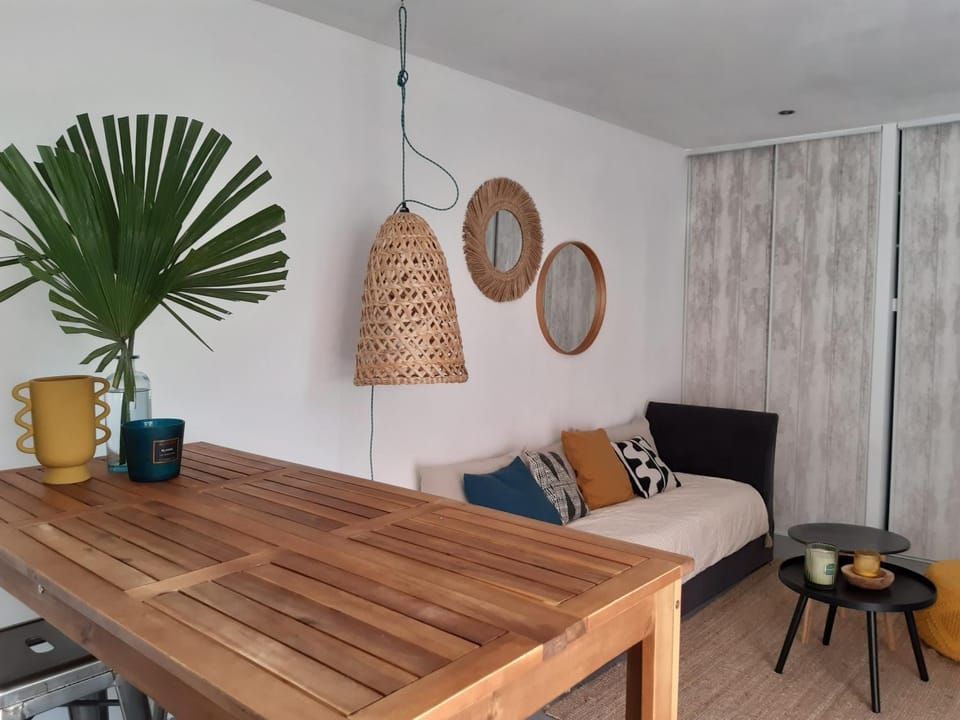 Grand studio avec patio Apartment in Marseille