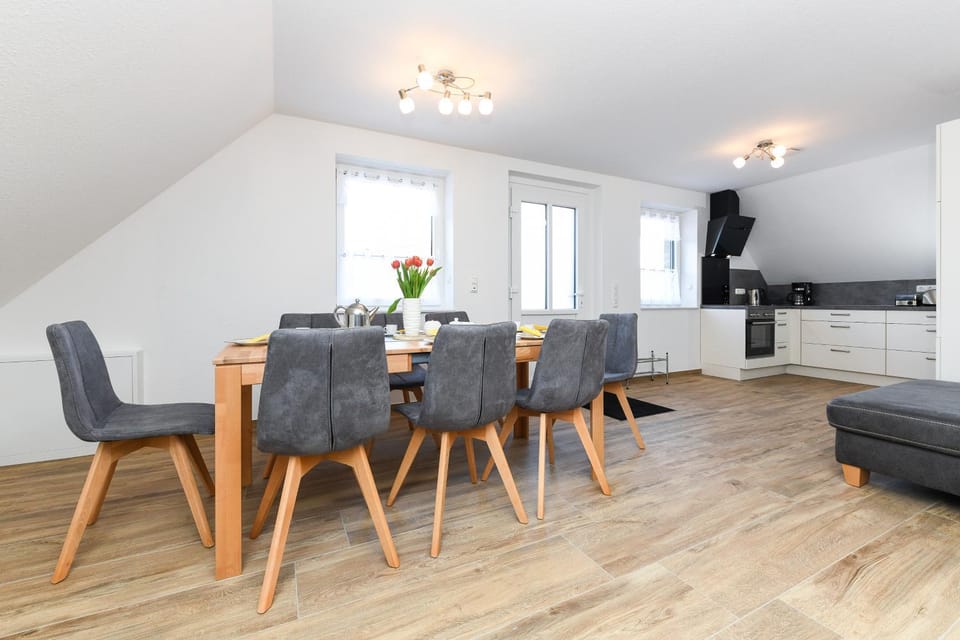 Kitchen or kitchenette, Living room, Seating area, Dining area