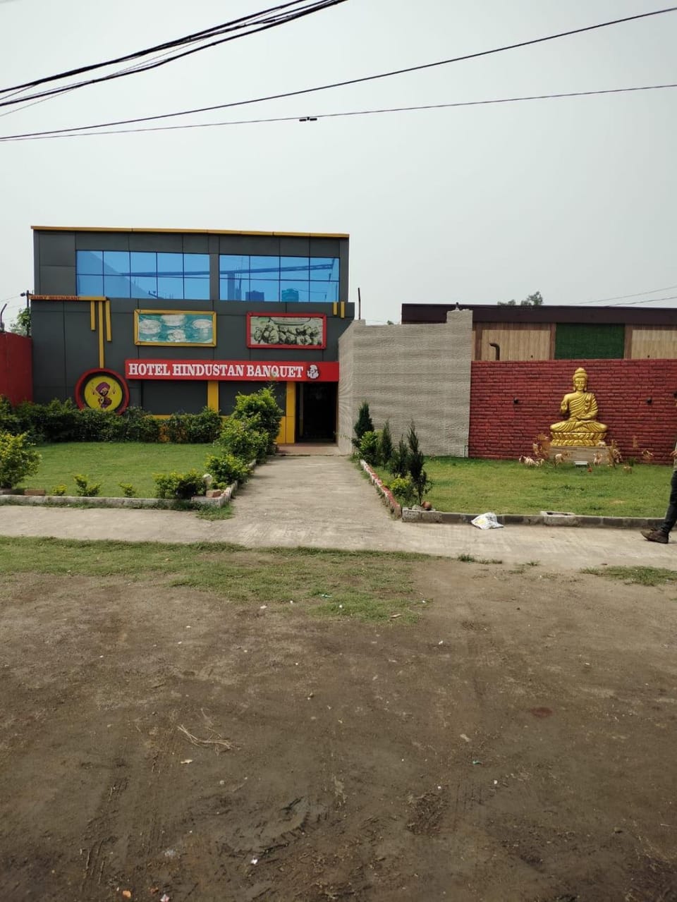 Facade/entrance