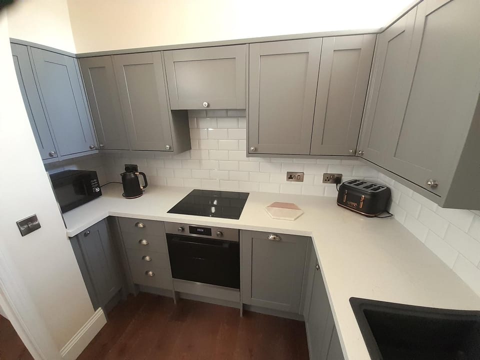 Kitchen or kitchenette, dishwasher