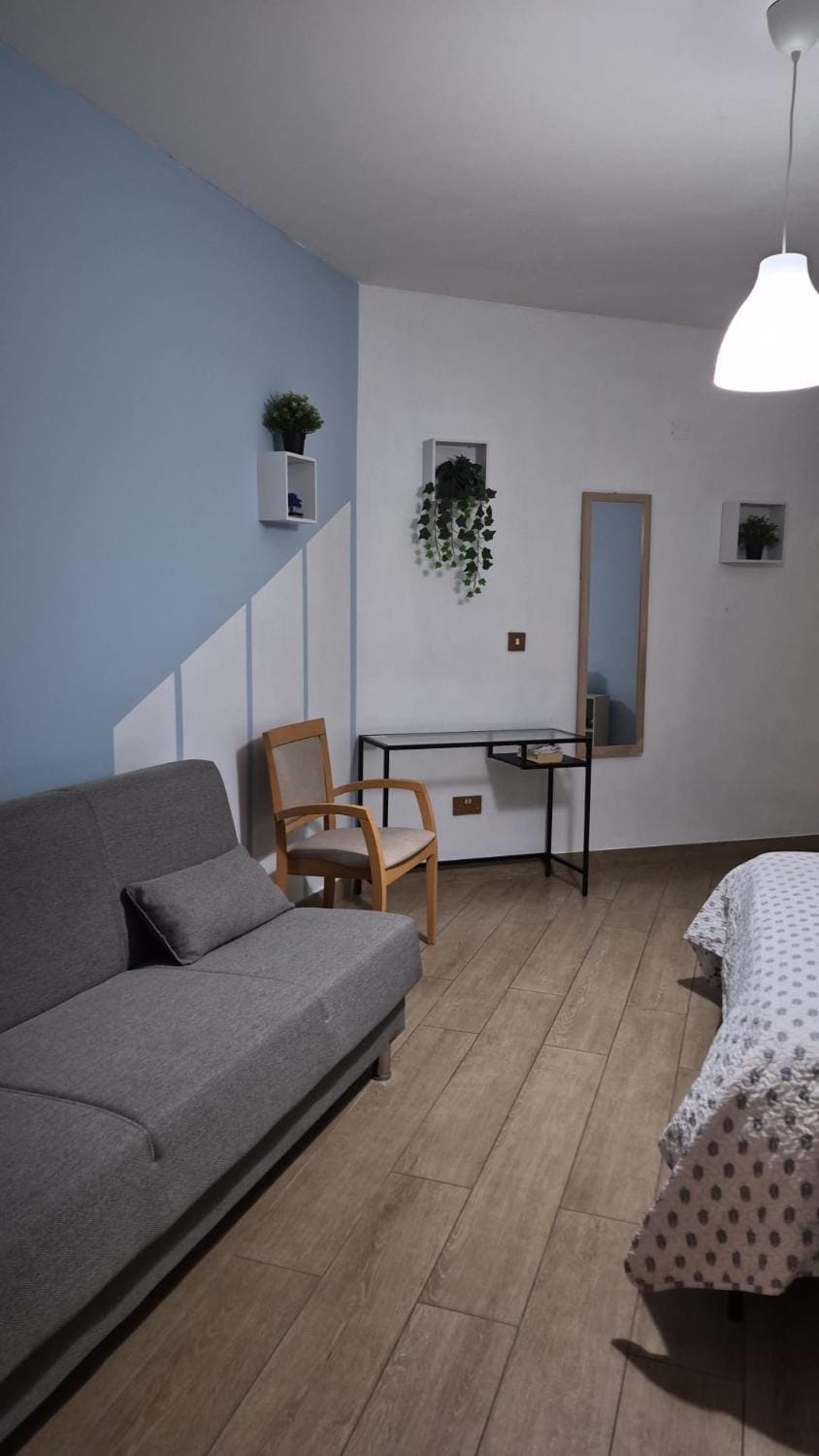 Bed, Seating area