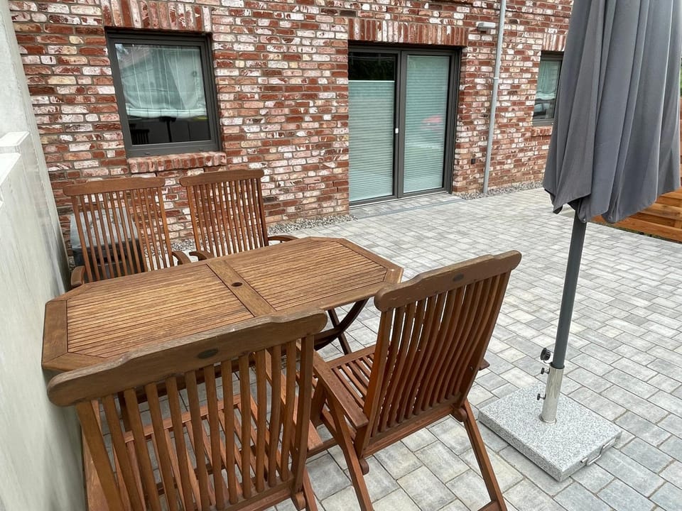 Property building, Balcony/Terrace, Dining area