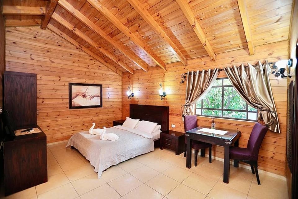 Bed, Dining area
