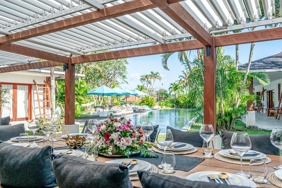 Natural landscape, Garden, Balcony/Terrace, Food and drinks, Seating area, Dining area, Garden view, Pool view, Swimming pool