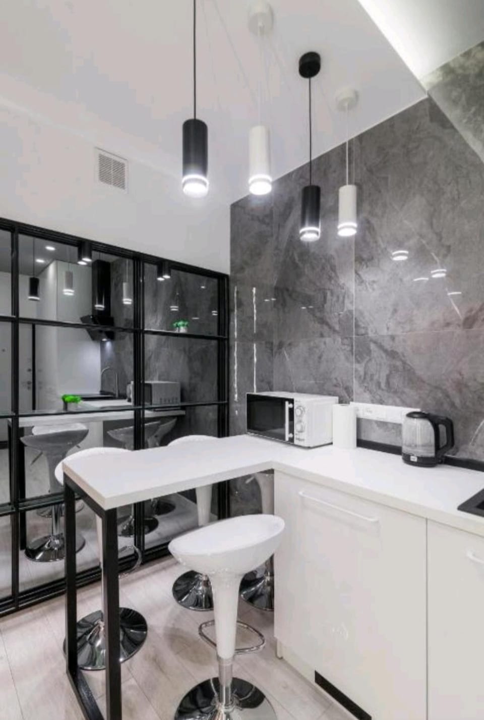 Kitchen or kitchenette, Dining area, minibar, stove