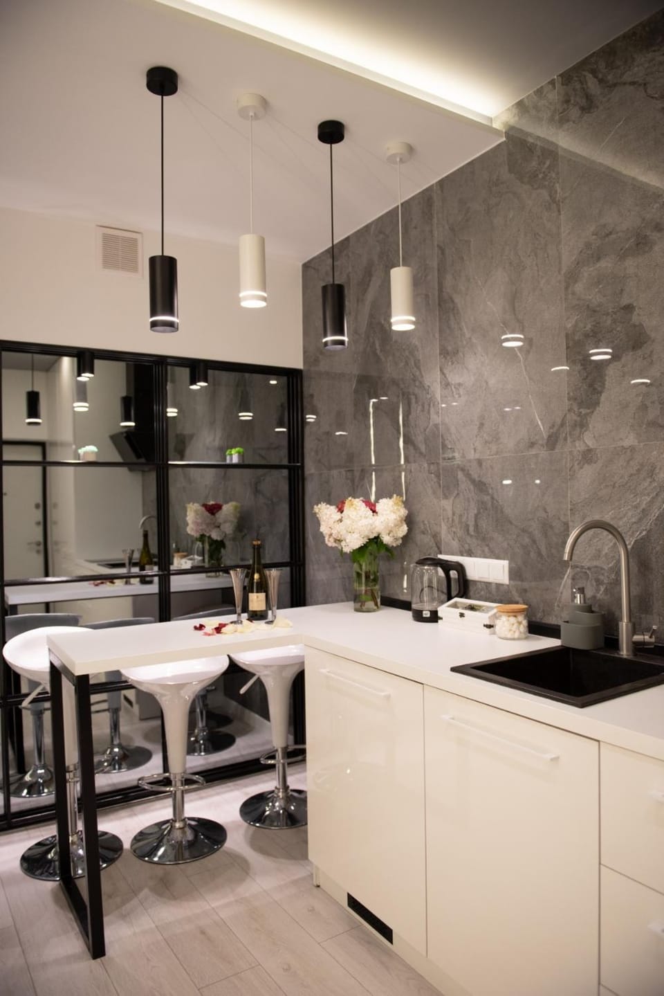 Kitchen or kitchenette, Food and drinks, Dining area, Food, minibar, stove, washing machine