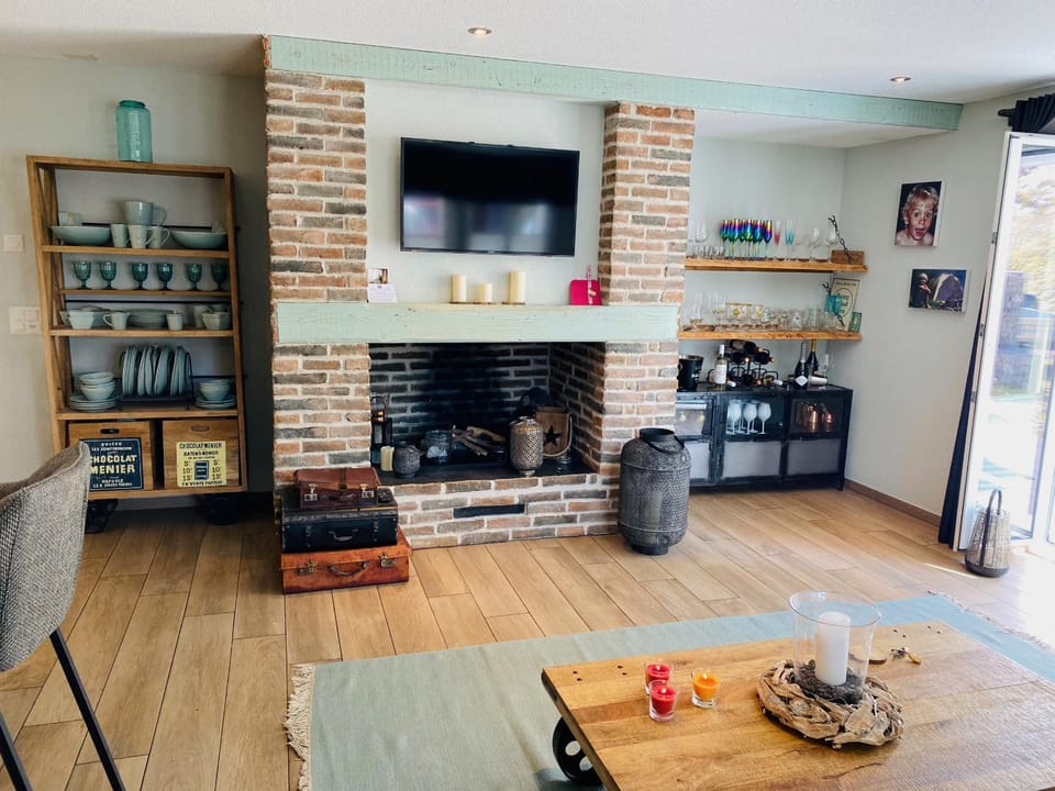 Communal lounge/ TV room, Living room