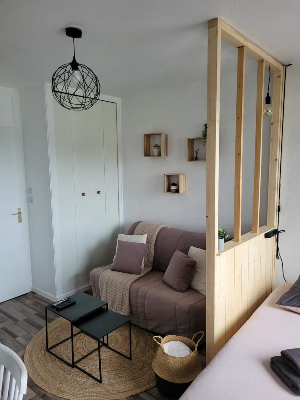 Bed, Seating area, wardrobe