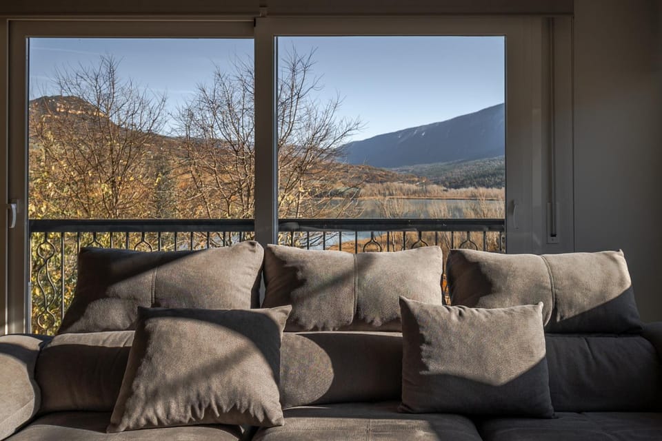 Living room, Lake view, pet friendly