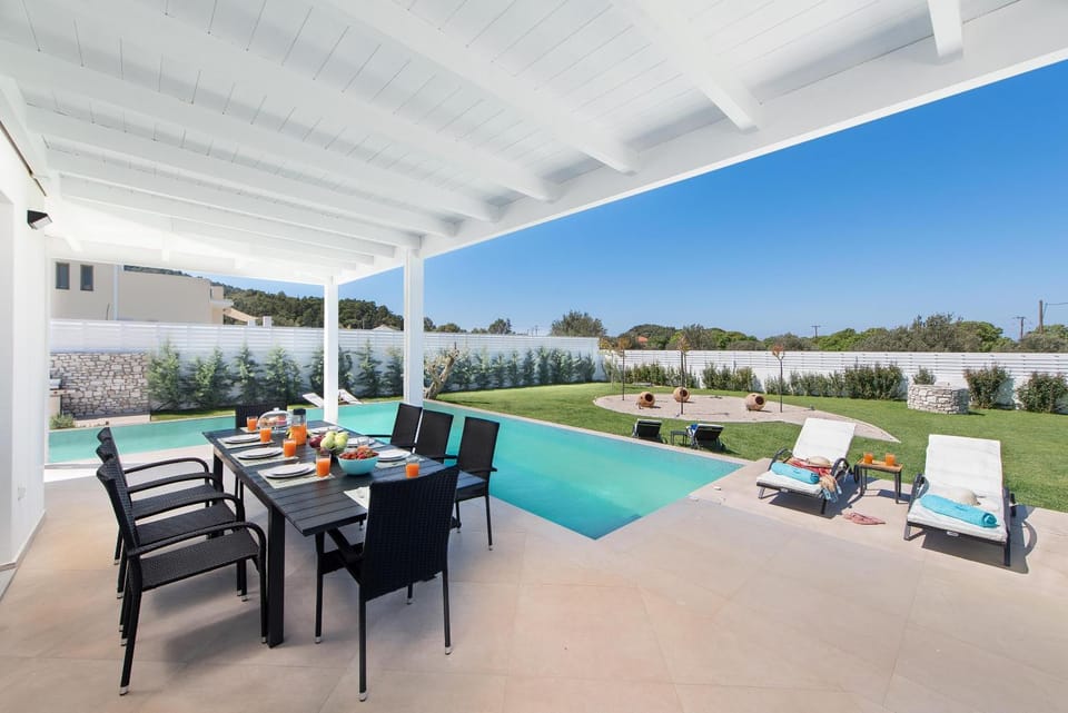 Swimming pool, Breakfast