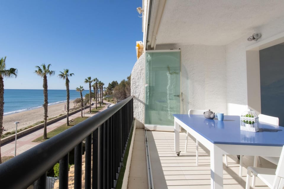 Natural landscape, View (from property/room), Balcony/Terrace, Beach, Sea view