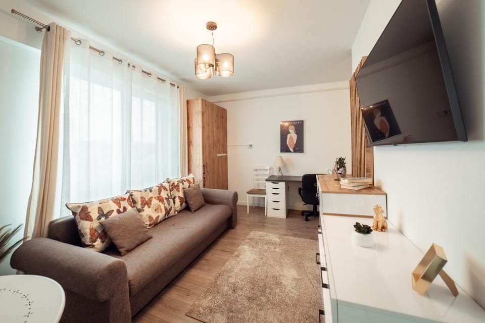 Communal lounge/ TV room, TV and multimedia, Living room, Seating area, Evening entertainment