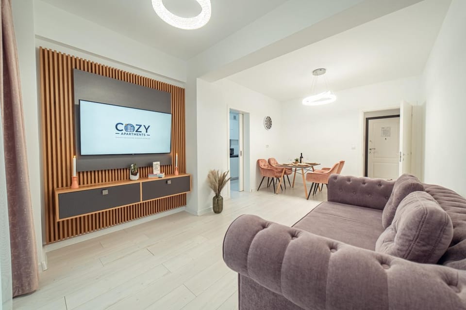 Communal lounge/ TV room, TV and multimedia, Living room, Seating area, Dining area, Evening entertainment