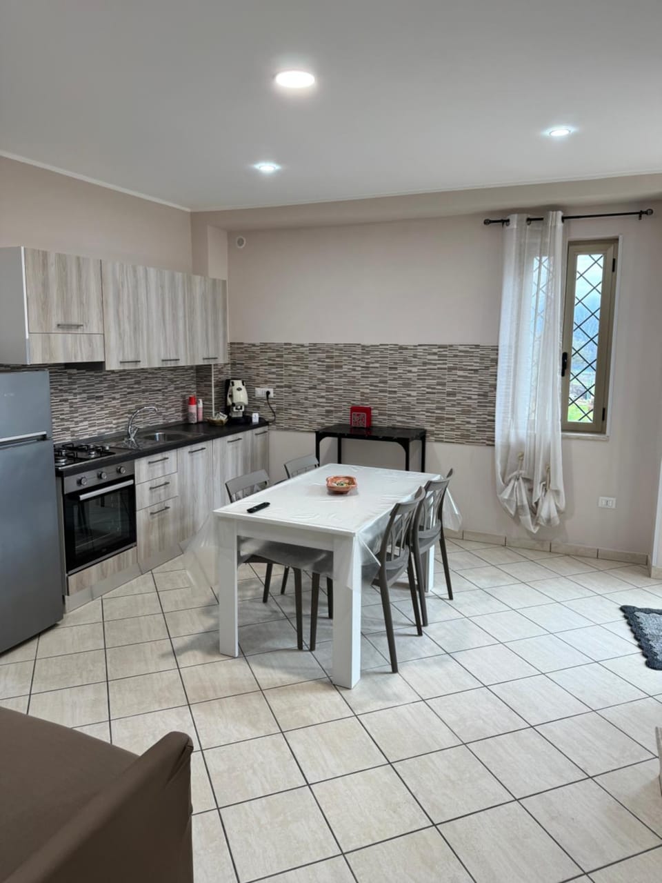 Kitchen or kitchenette, Dining area, oven, stove