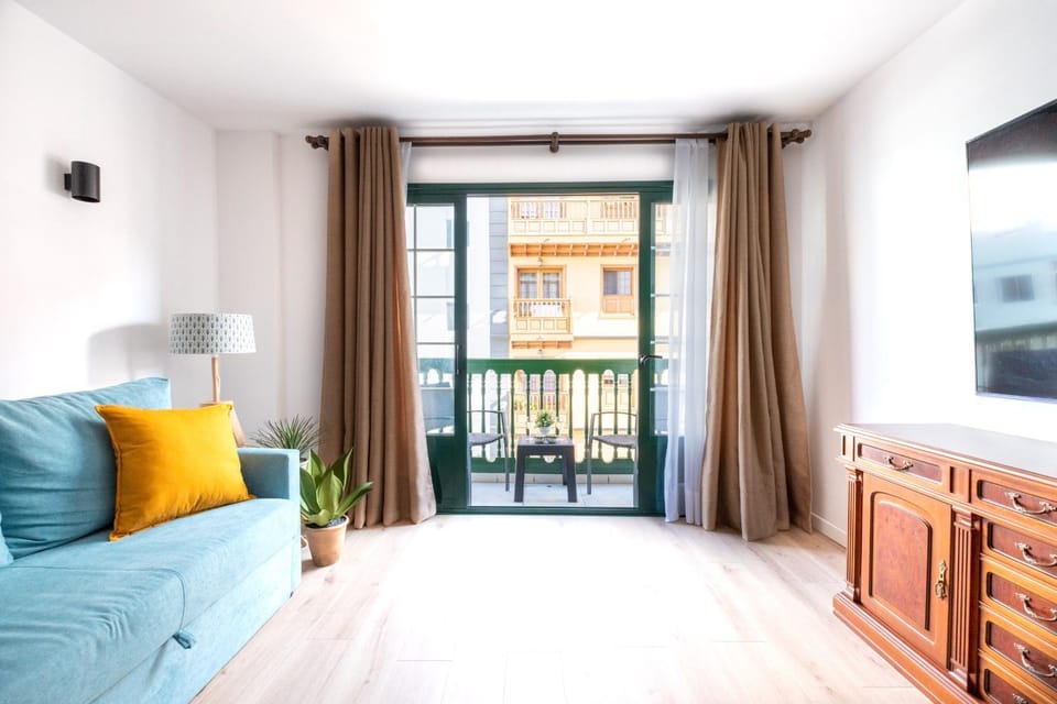 Communal lounge/ TV room, TV and multimedia, Balcony/Terrace, Living room
