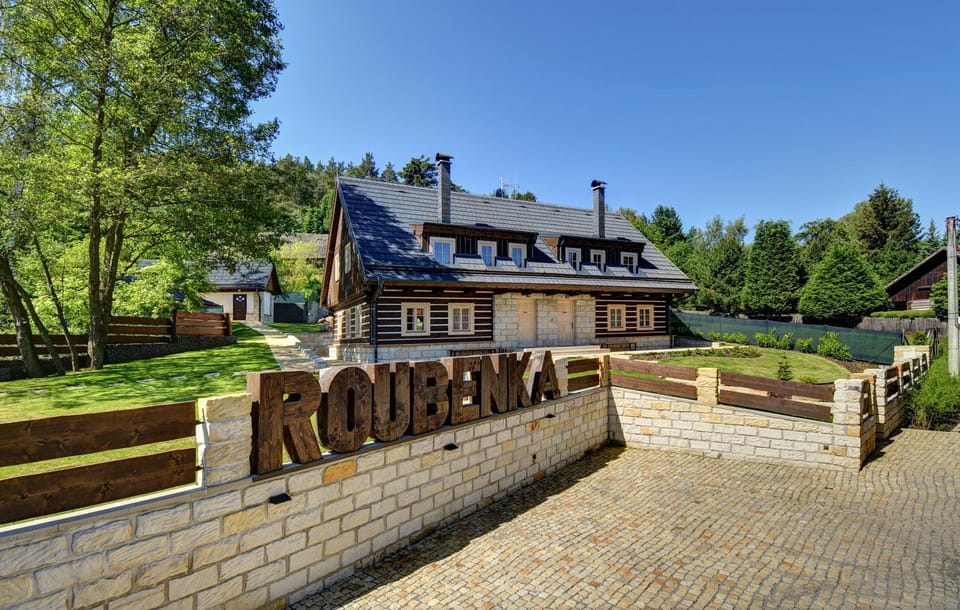Roubenka pod Troskami Apartment in Lower Silesian Voivodeship