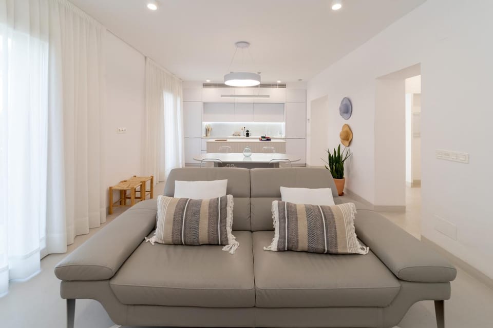 Balcony/Terrace, Living room, Photo of the whole room, Dining area, Sea view, kitchen, air conditioner