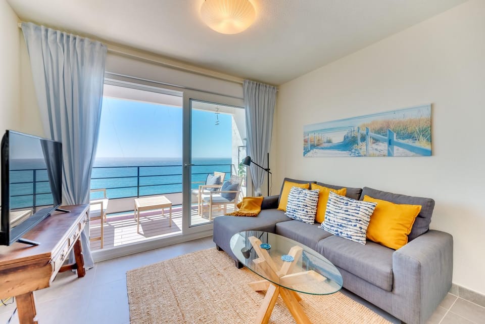 Natural landscape, TV and multimedia, Living room
