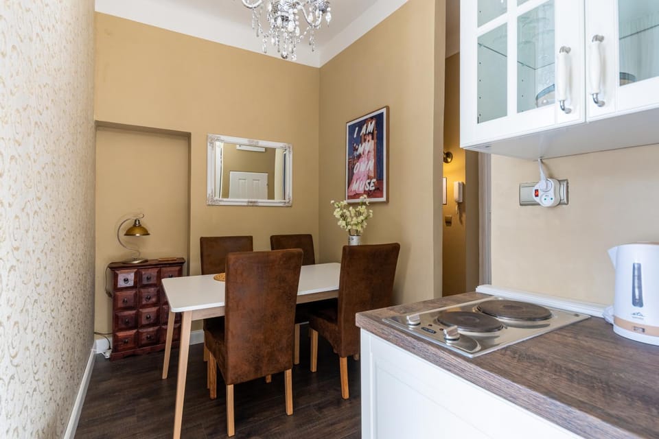 Kitchen or kitchenette, Dining area, Meals, stove