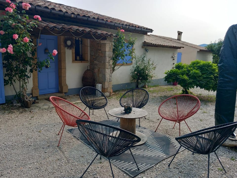 GÎTE LA MOUNTAGNA Nature lodge in Provence-Alpes-Côte d'Azur