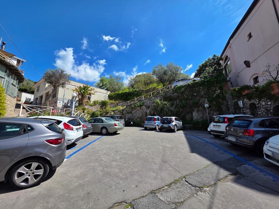 Neighbourhood, Parking