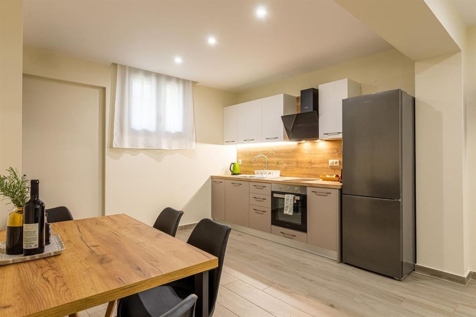 Kitchen or kitchenette, oven